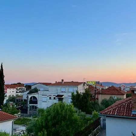 Ana - Family Friendly Apartman Zára