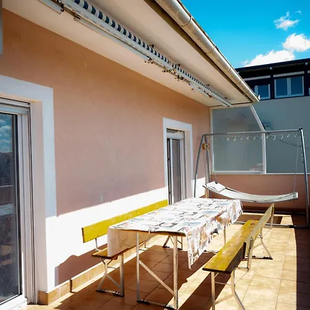 Ana - Family Friendly Zára