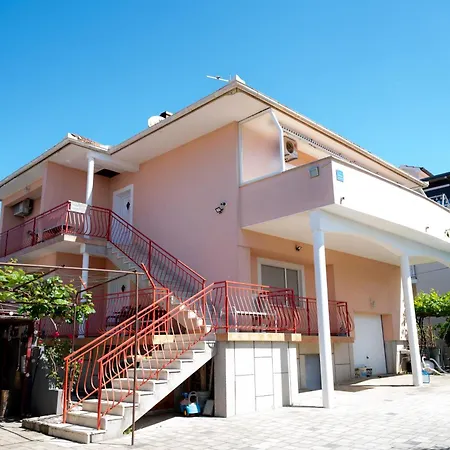 Ana - Family Friendly Apartman