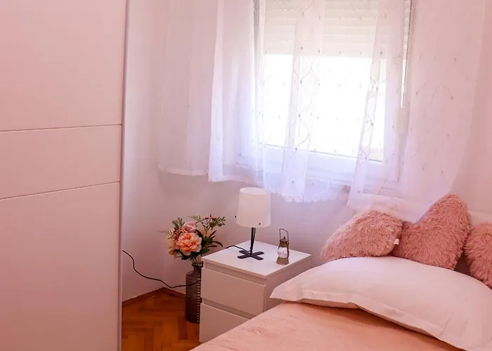 Ana - Family Friendly * Zára