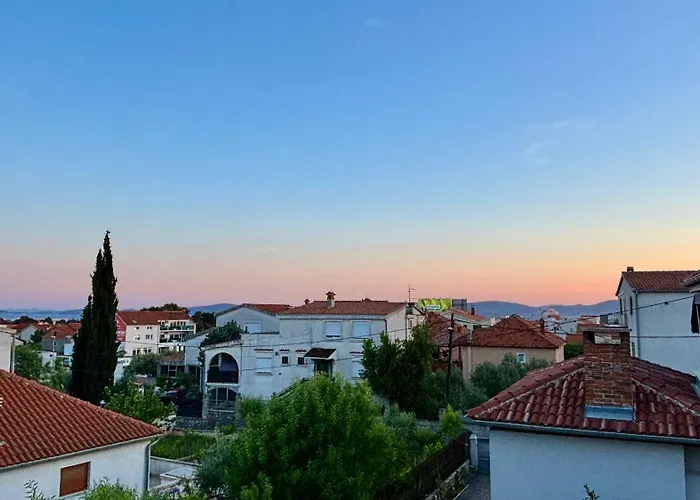 Ana - Family Friendly Apartman Zára