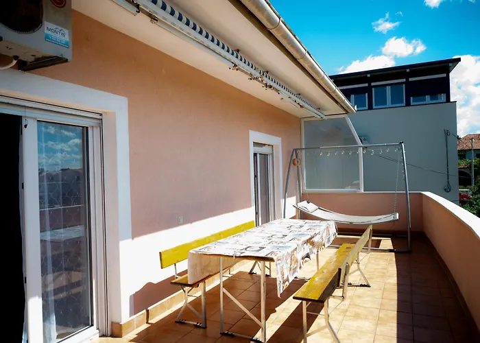 Ana - Family Friendly Zára