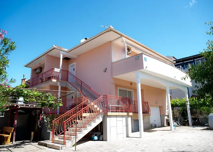 Ana - Family Friendly Apartman