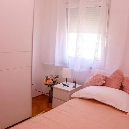 Ana - Family Friendly * Zára