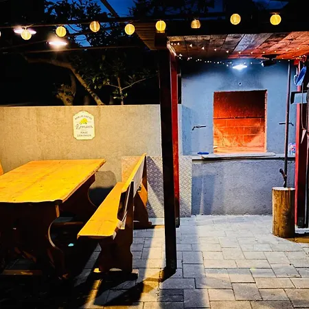Ana - Family Friendly Apartman Zára